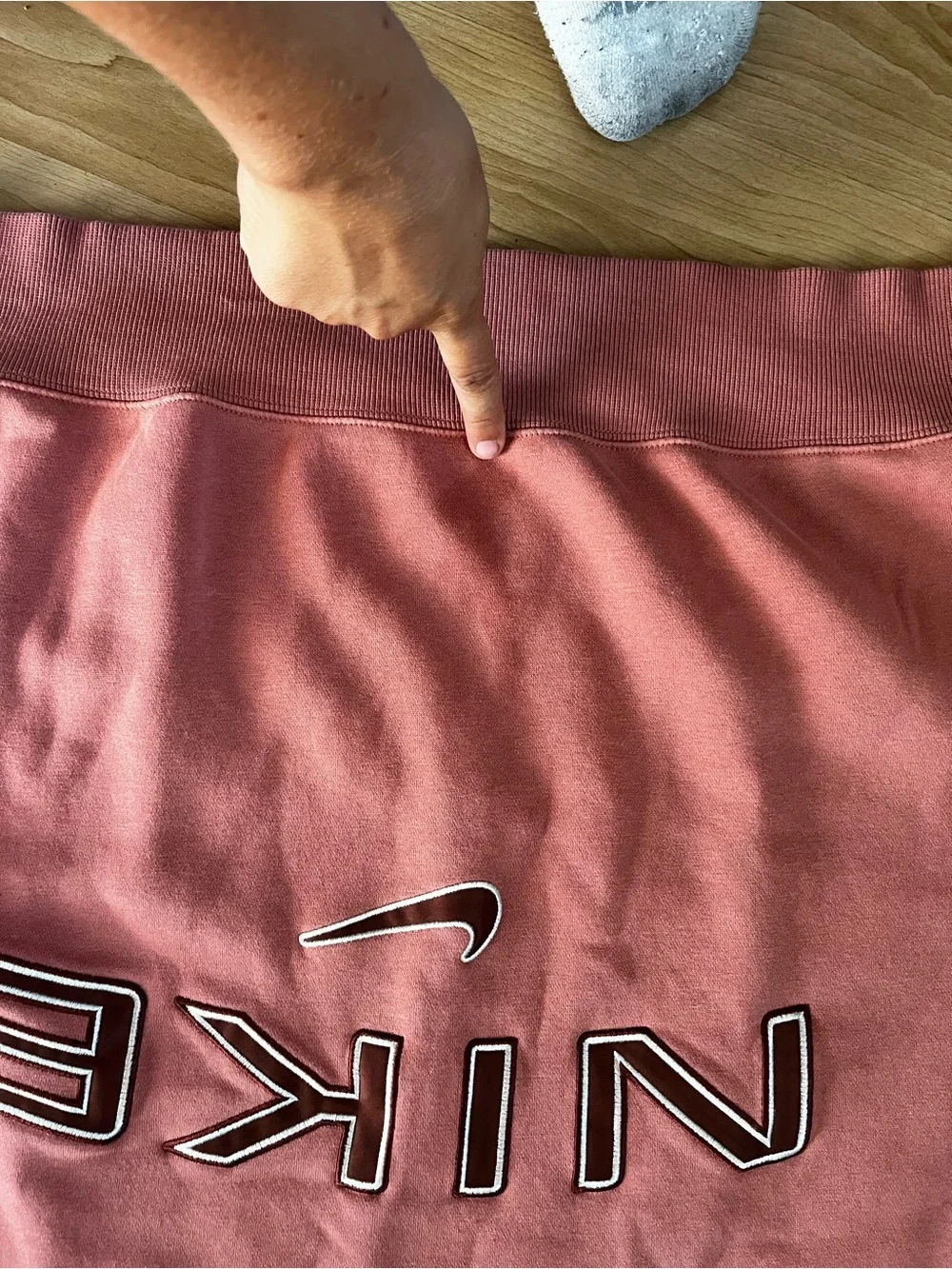 Nike oversized wide sleeve Dusty Rose Crewneck Sweatshirt with Embroidered Logo - Picture 6 of 6